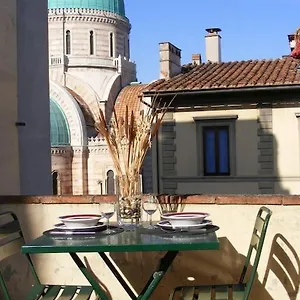 Apartment Sunny With Roof Patio, Florence